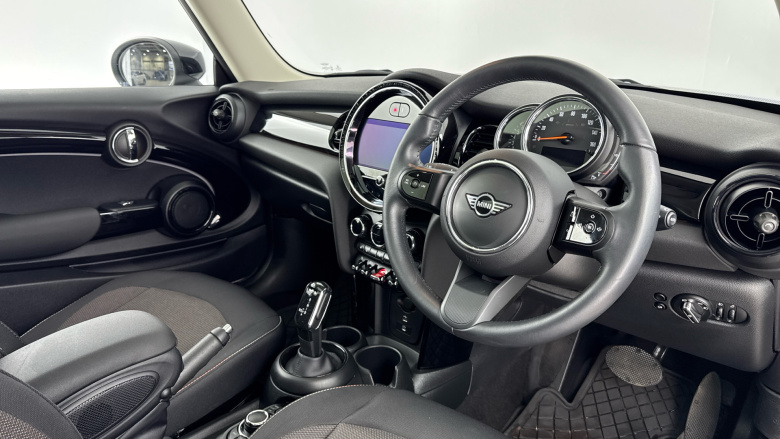 MINI Hatchback 1.5 Cooper Classic 3dr Auto [Comfort/Nav Pack] Petrol Hatchback